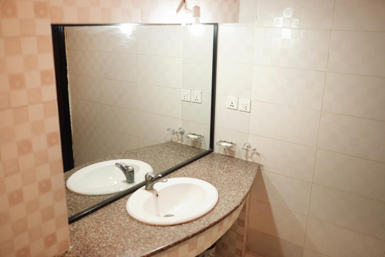 Diamond Lodge Karachi Eksteriør bilde